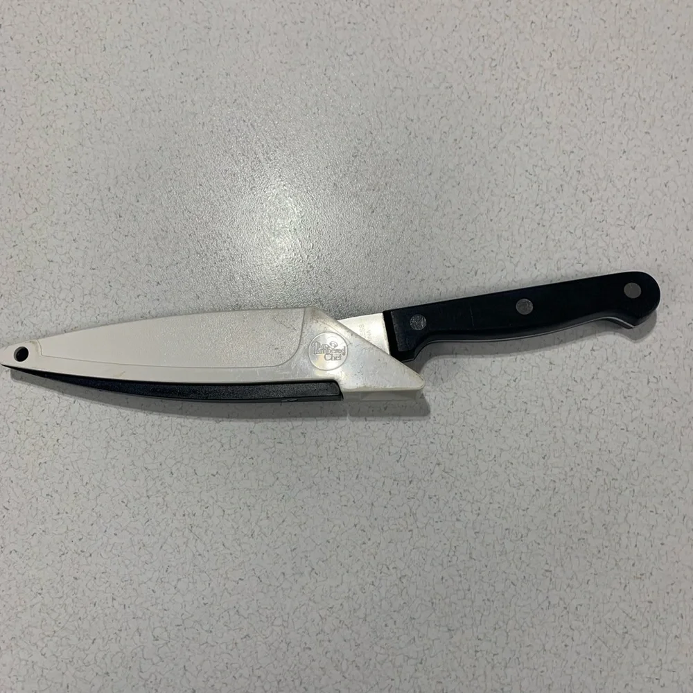 Pampered Chef 6” Chef's Knife with Self Sharpening Case Sheath Retired Item